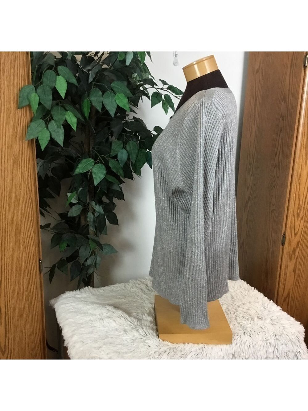 Lane Bryant silver metallic stretchy long sleeve sweater Woman’s 26/28 - Picture 3 of 16
